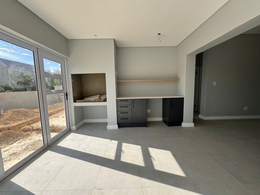 To Let 3 Bedroom Property for Rent in Somerset Lakes Western Cape